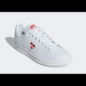 converse stan smith with heart detailing